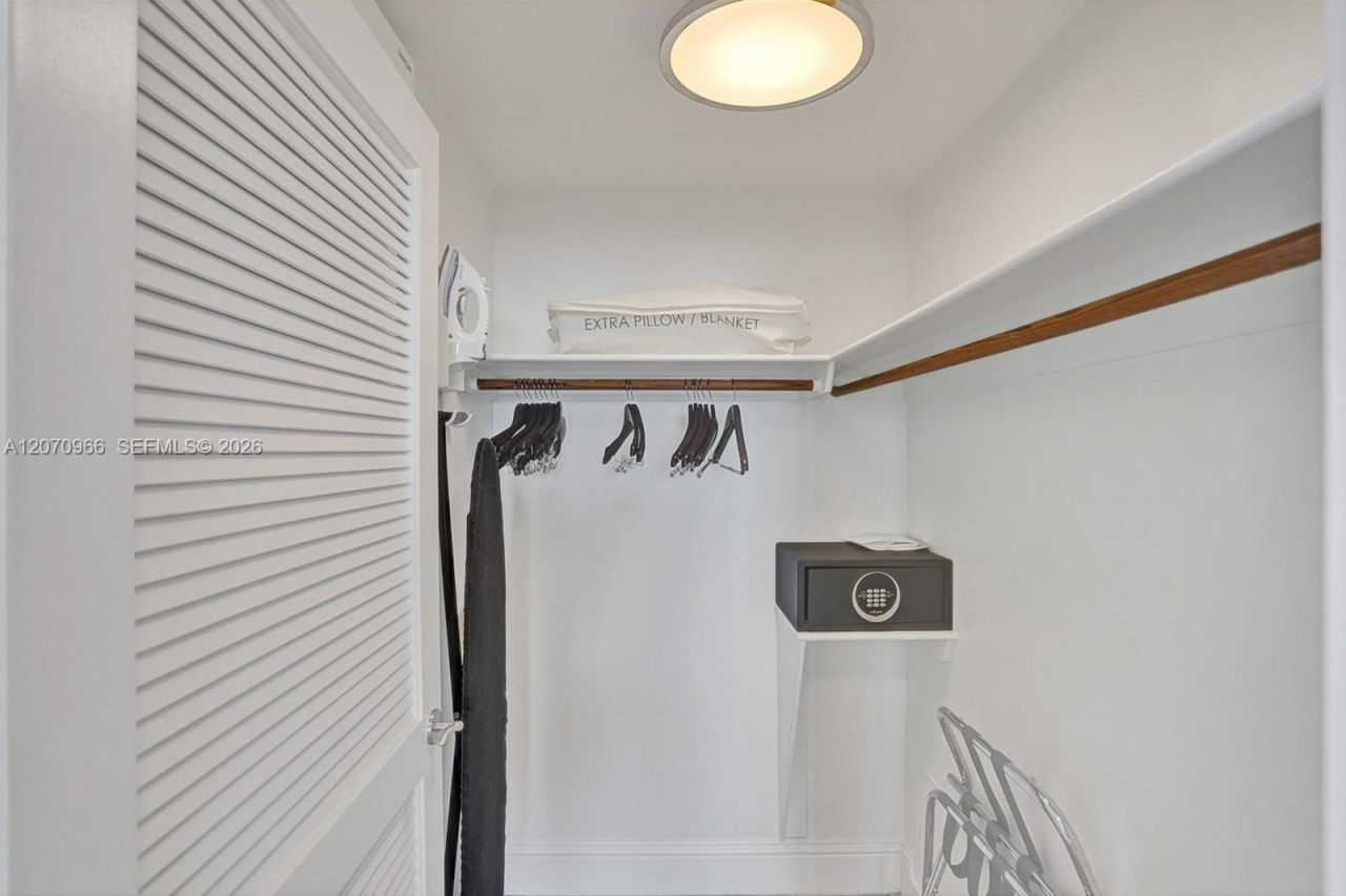 4401 Collins Ave , Unit 2915, Miami Beach, FL 33140 Photo