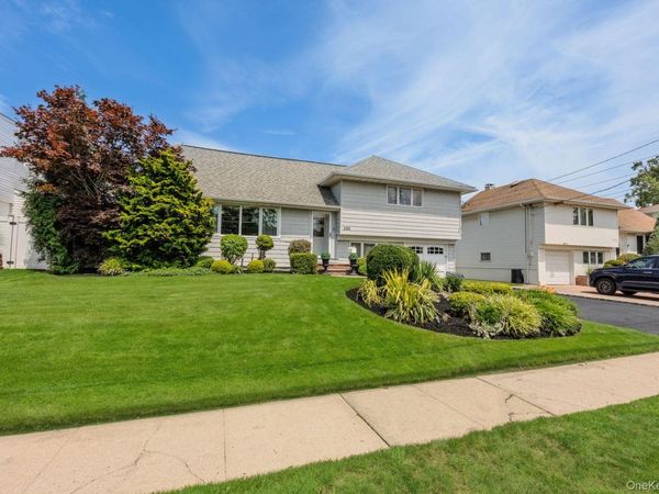 286 E Lexington Avenue, Oceanside, NY 11572
