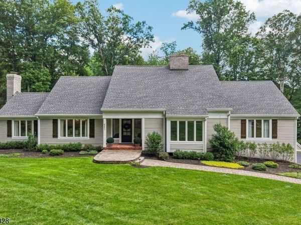 662 Juniper Pl, Franklin Lakes, NJ 07417