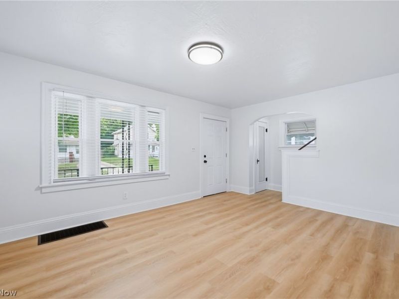 572 E Archwood Avenue, Akron, OH 44301 Photo 17