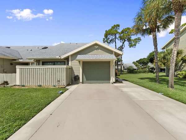 1431 SE COLCHESTER Circle, Port St. Lucie, FL 34952