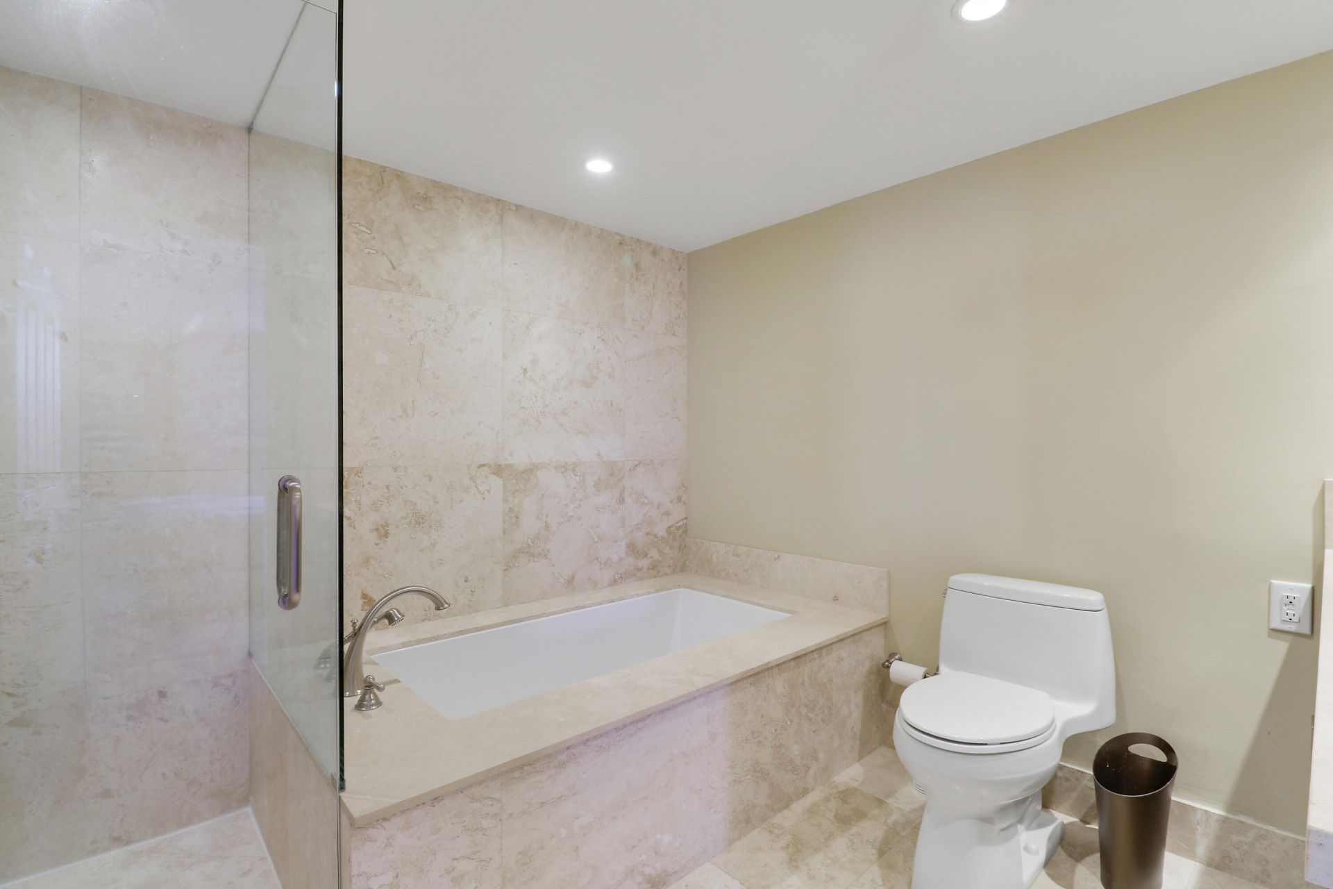 5510 N Ocean Drive, Unit 4C, Singer Island, FL 33404 Photo