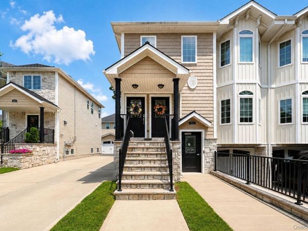 23 Wiltshire Ln , Staten Island, NY 10309