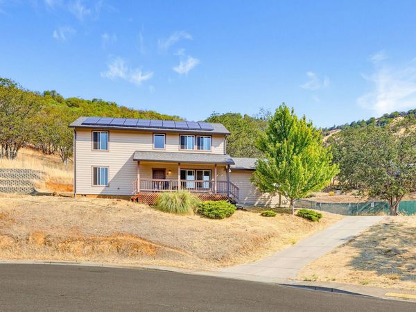 875 Jacoby Street, Gold Hill, OR 97525
