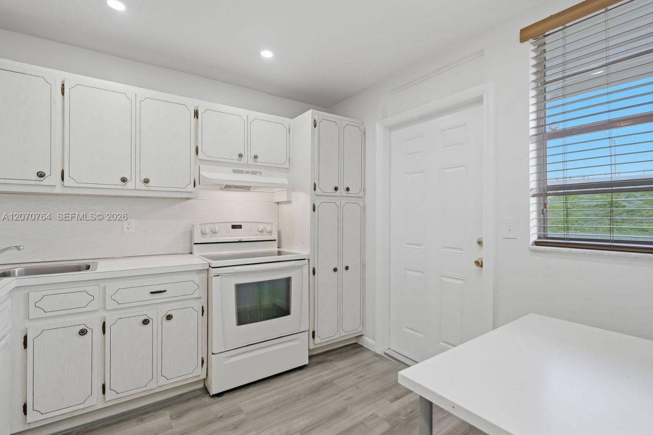 5335 NW 10th Ct, Unit 206, Plantation, FL 33313 Photo