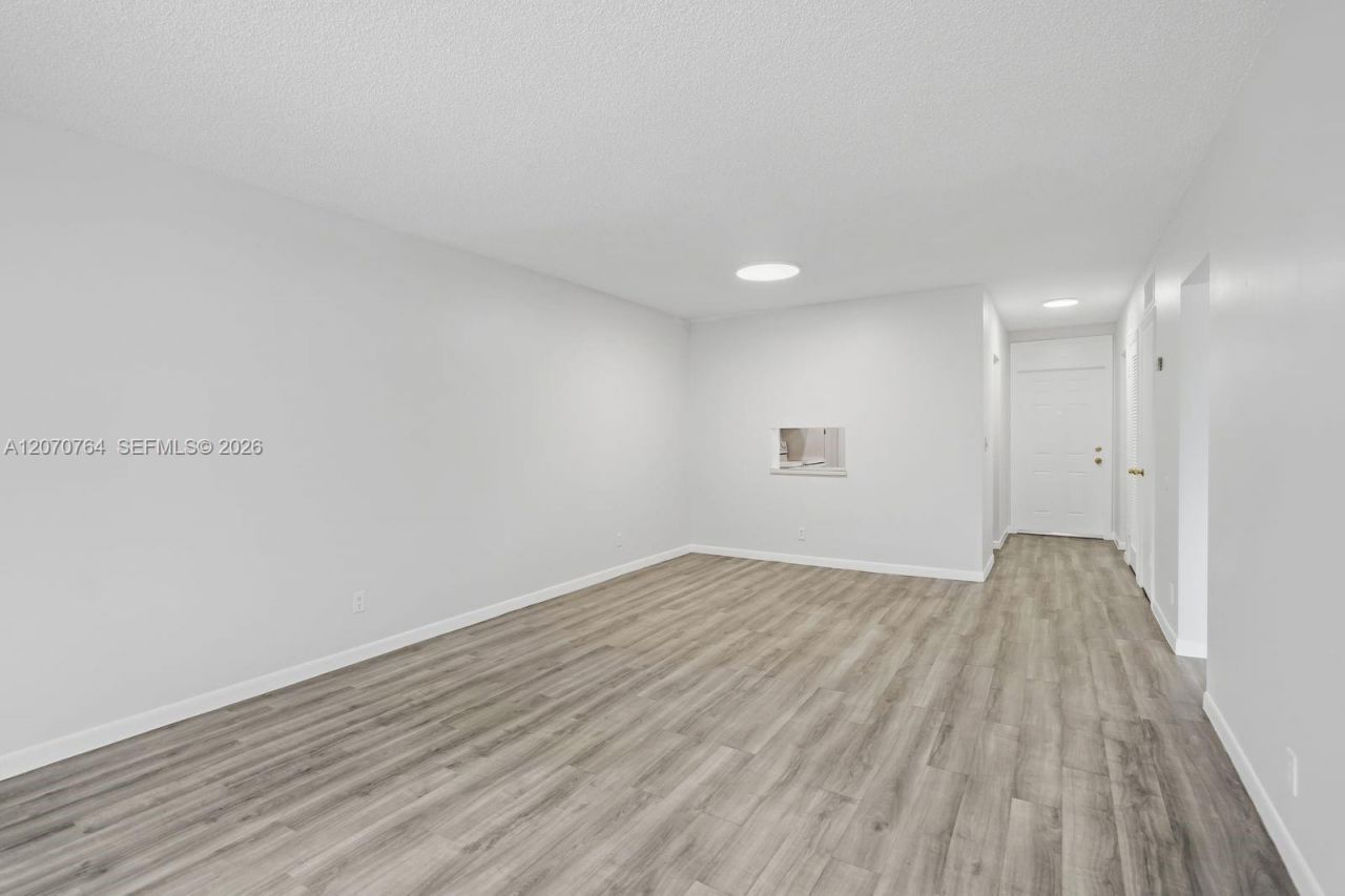 5335 NW 10th Ct, Unit 206, Plantation, FL 33313 Photo