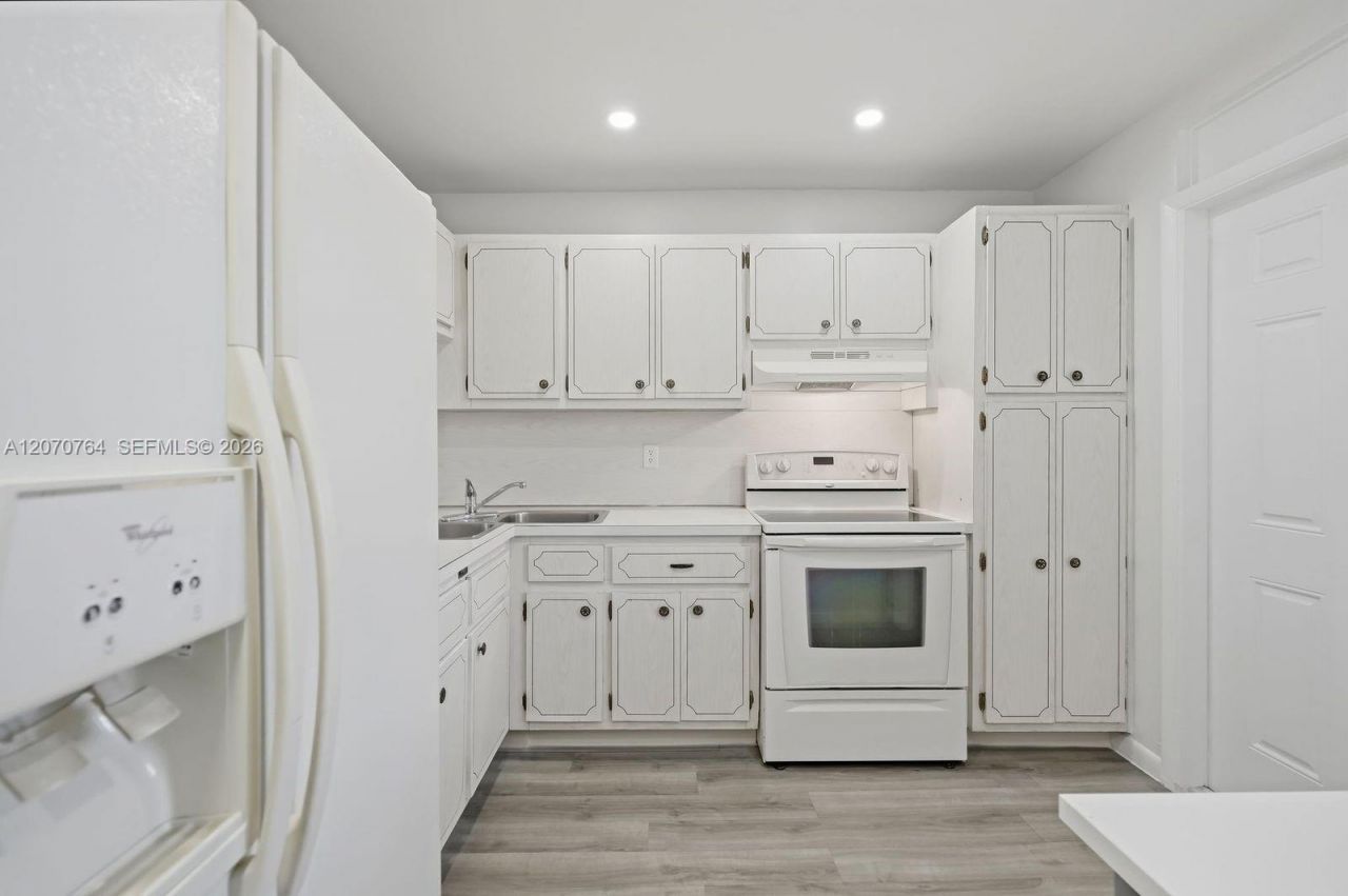 5335 NW 10th Ct, Unit 206, Plantation, FL 33313 Photo