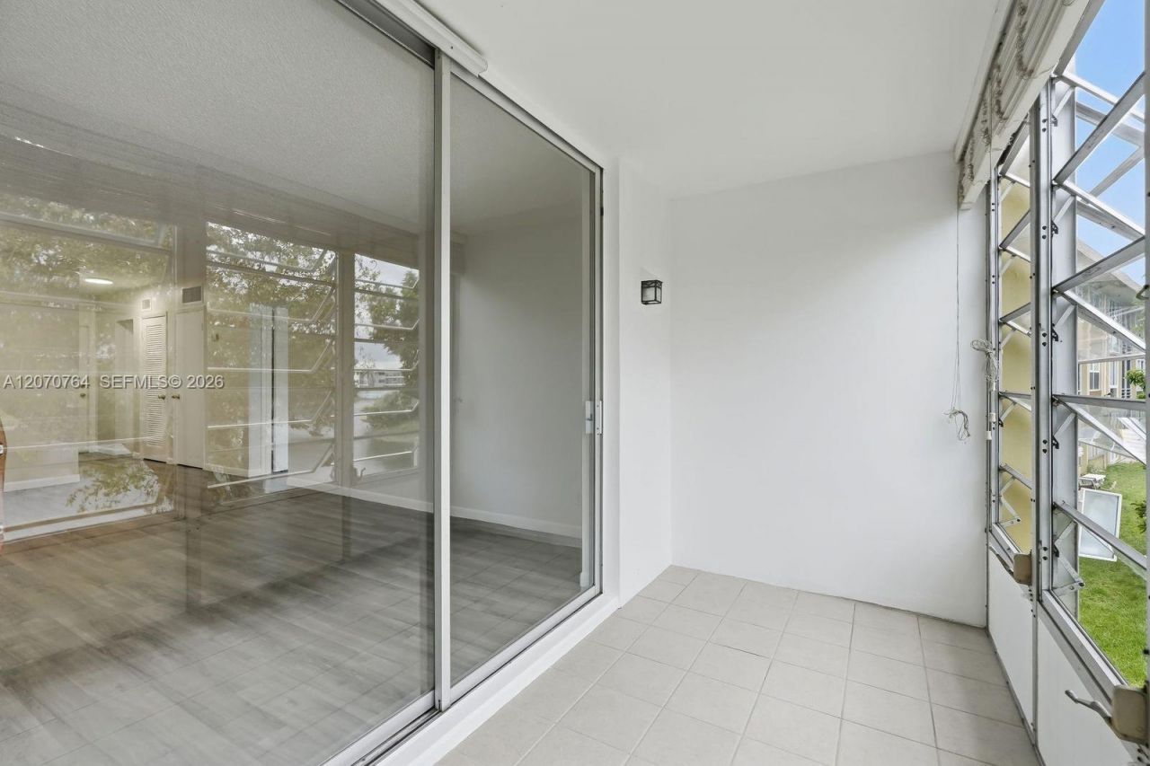 5335 NW 10th Ct, Unit 206, Plantation, FL 33313 Photo