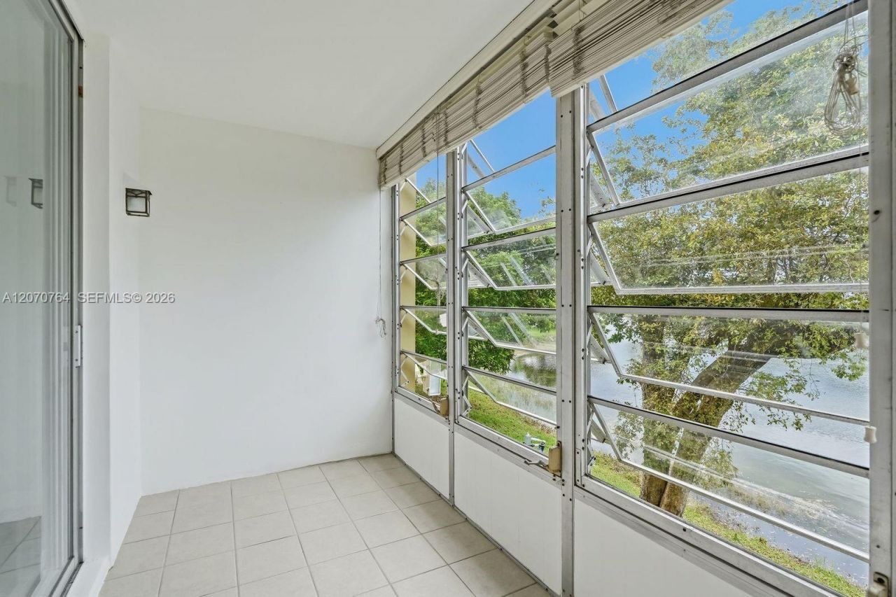 5335 NW 10th Ct, Unit 206, Plantation, FL 33313 Photo