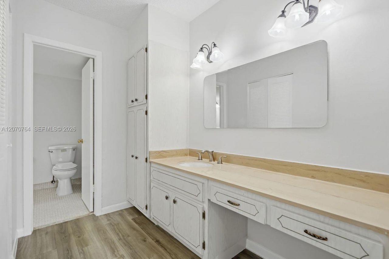 5335 NW 10th Ct, Unit 206, Plantation, FL 33313 Photo