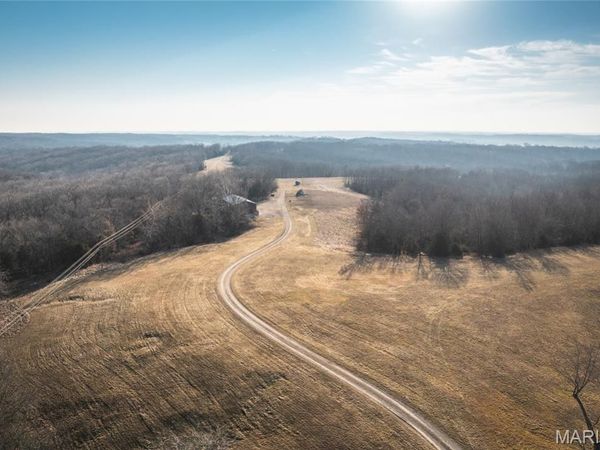 000 Trachsel Ln , Holts Summit, MO 65043