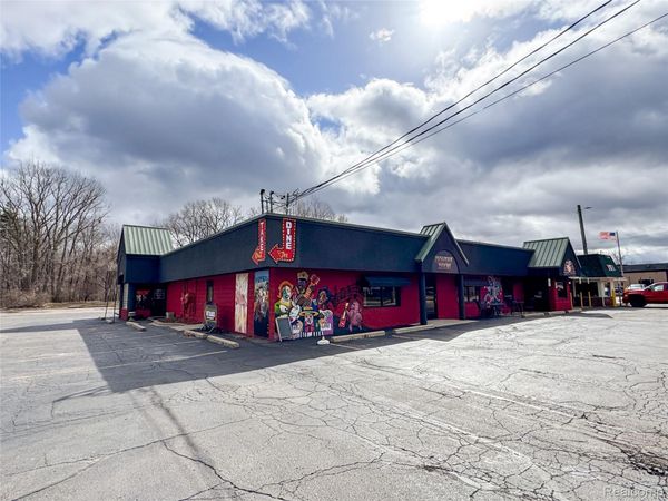 1496 N Leroy St , Fenton, Mi 48430