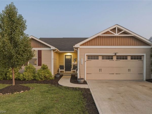 2664 Himelrigh Boulevard , Barberton, OH 44203