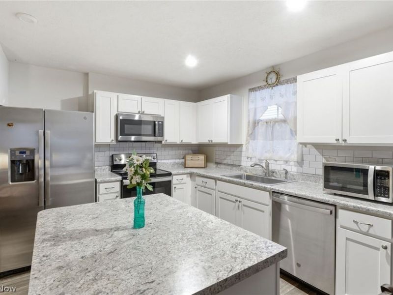 2664 Himelrigh Boulevard, Barberton, OH 44203 Photo 8