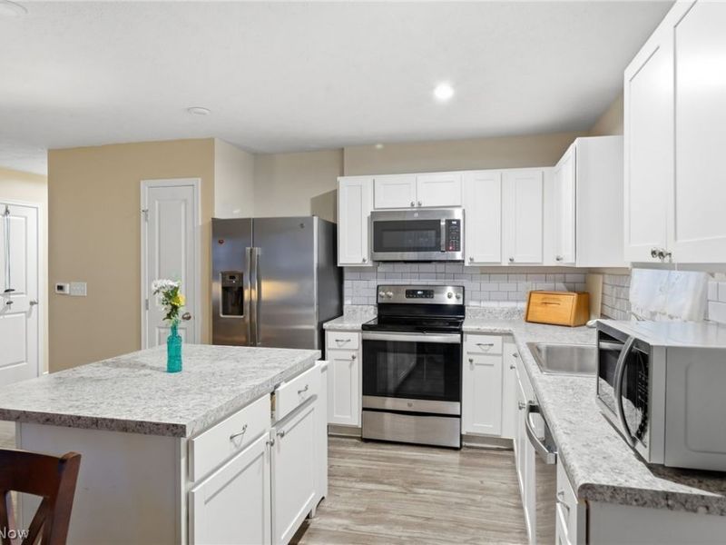 2664 Himelrigh Boulevard, Barberton, OH 44203 Photo 9