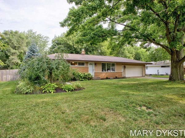 585 Huizenga Avenue, Zeeland, MI 49464