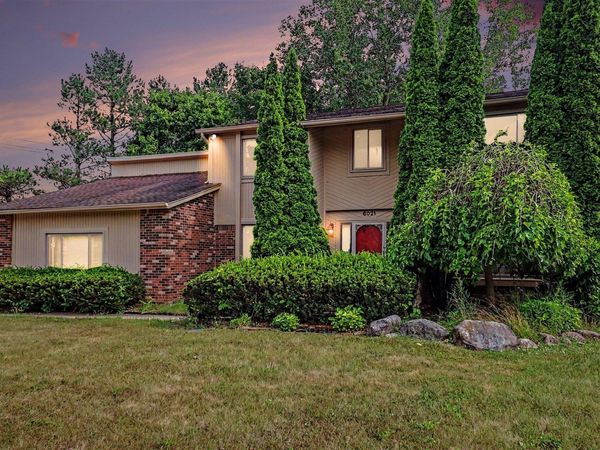 6021 Fairbrook Drive, West Bloomfield, MI 48322