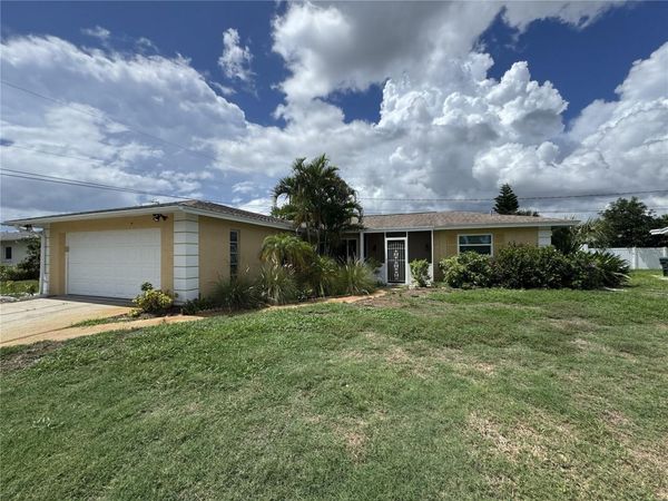 517 MOUNT VERNON DRIVE , VENICE, FL 34293