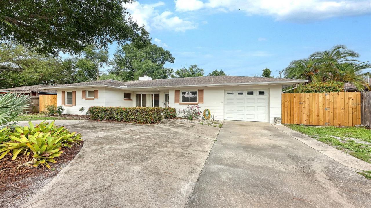 4735 Remington Drive, Sarasota, FL 34234 Photo
