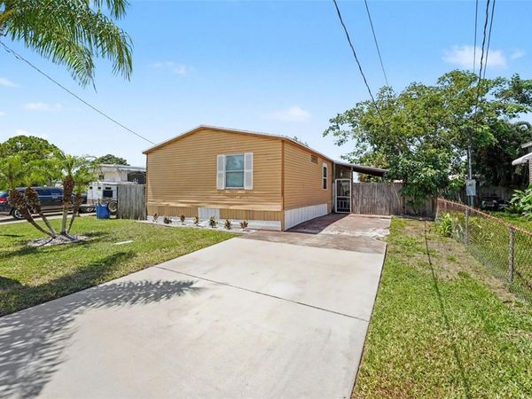 739 DRIFTWOOD LANE , TARPON SPRINGS, FL 34689