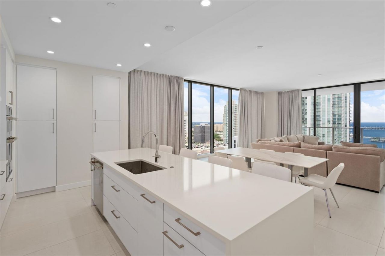 275 1st Avenue S, Unit 1902, Saint Petersburg, FL 33701 Photo