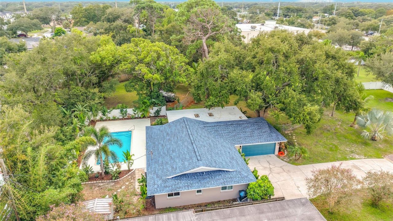 63 Oakwood Drive, Dunedin, FL 34698 Main Photo