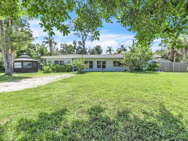 807 LUCILLE AVENUE , NOKOMIS, FL 34275