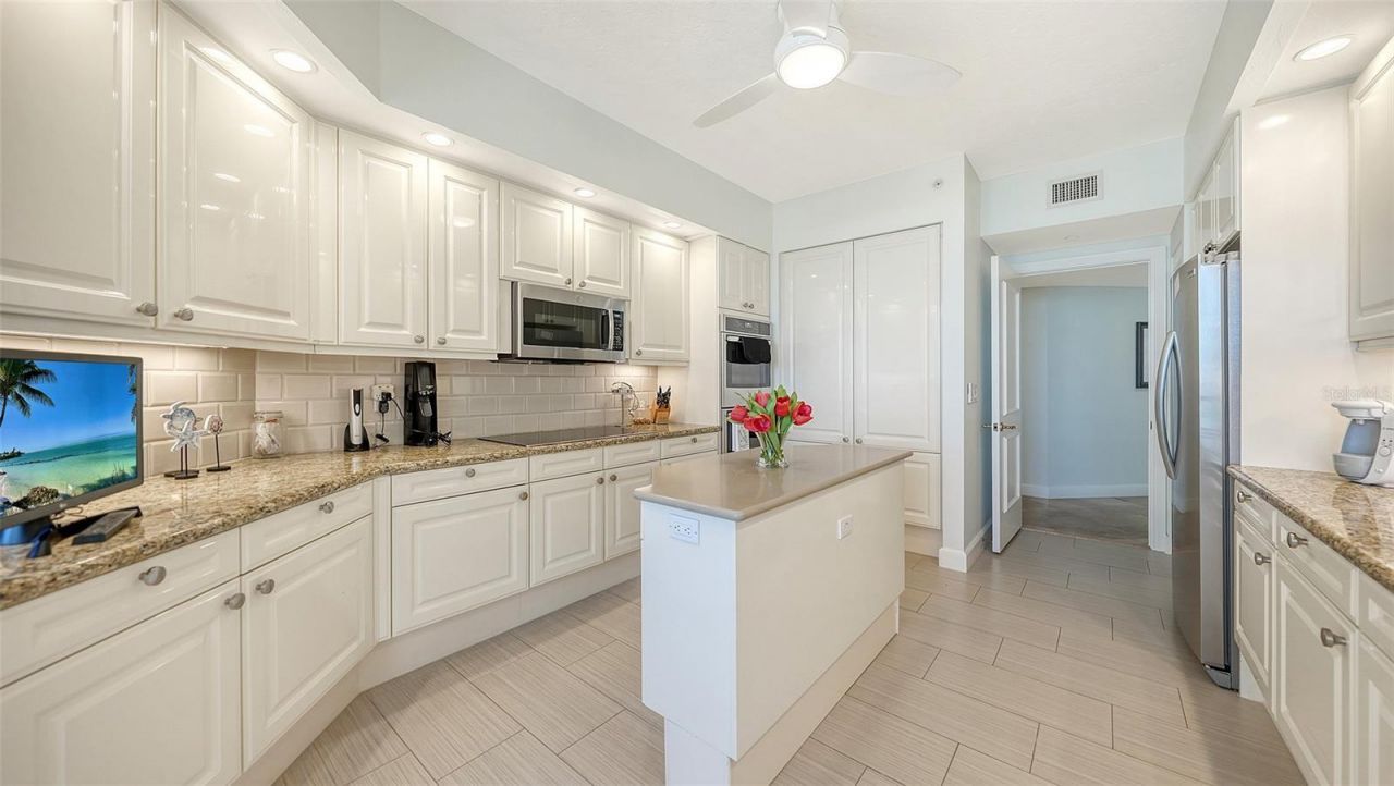 1241 Gulf Of Mexico Drive, Unit 303, Longboat Key, FL 34228 Photo