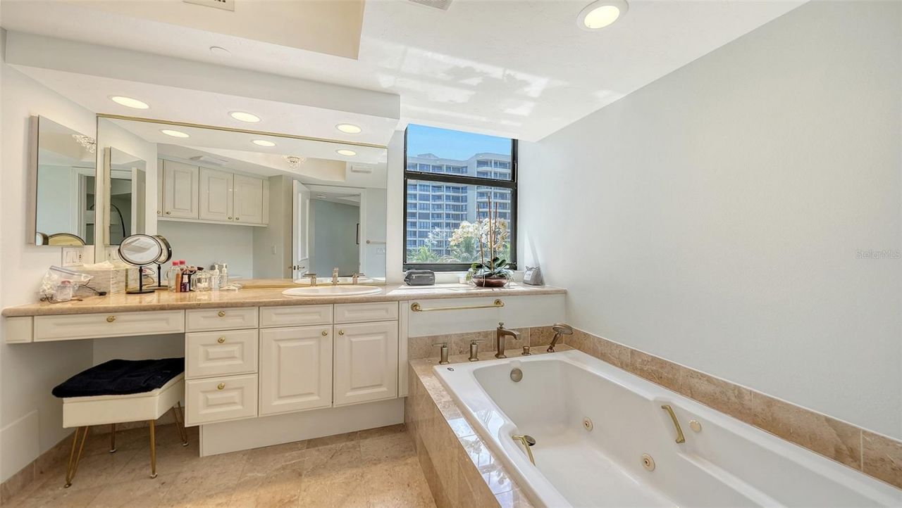 1241 Gulf Of Mexico Drive, Unit 303, Longboat Key, FL 34228 Photo
