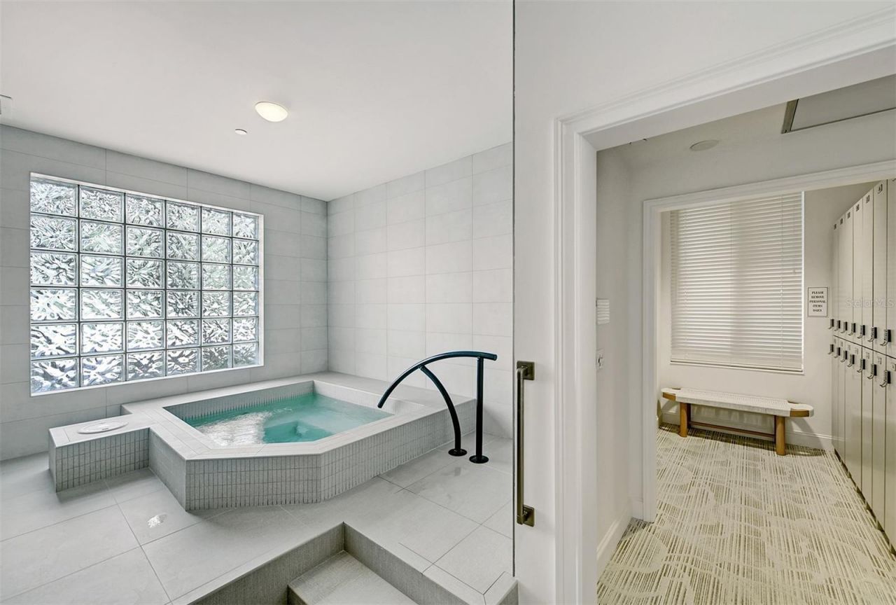 1241 Gulf Of Mexico Drive, Unit 303, Longboat Key, FL 34228 Photo