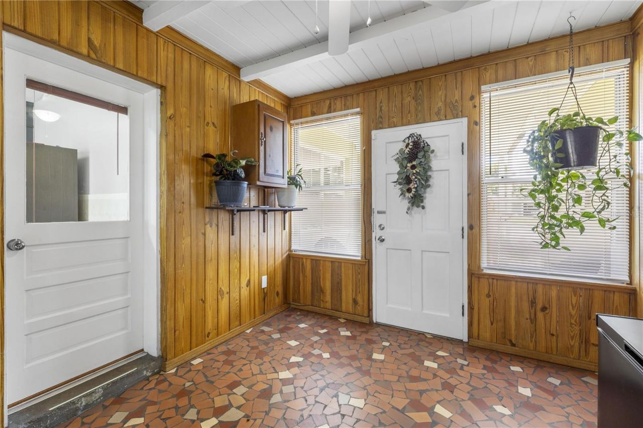 304 W Lake Avenue , Auburndale, FL 33823 Photo