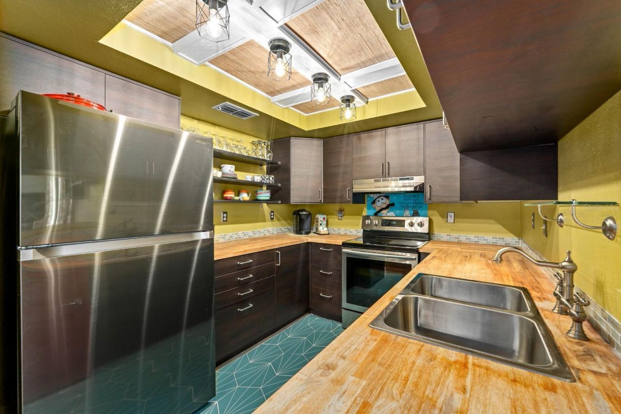 2159 Barcelona Way, Saint Petersburg, FL 33712 Photo
