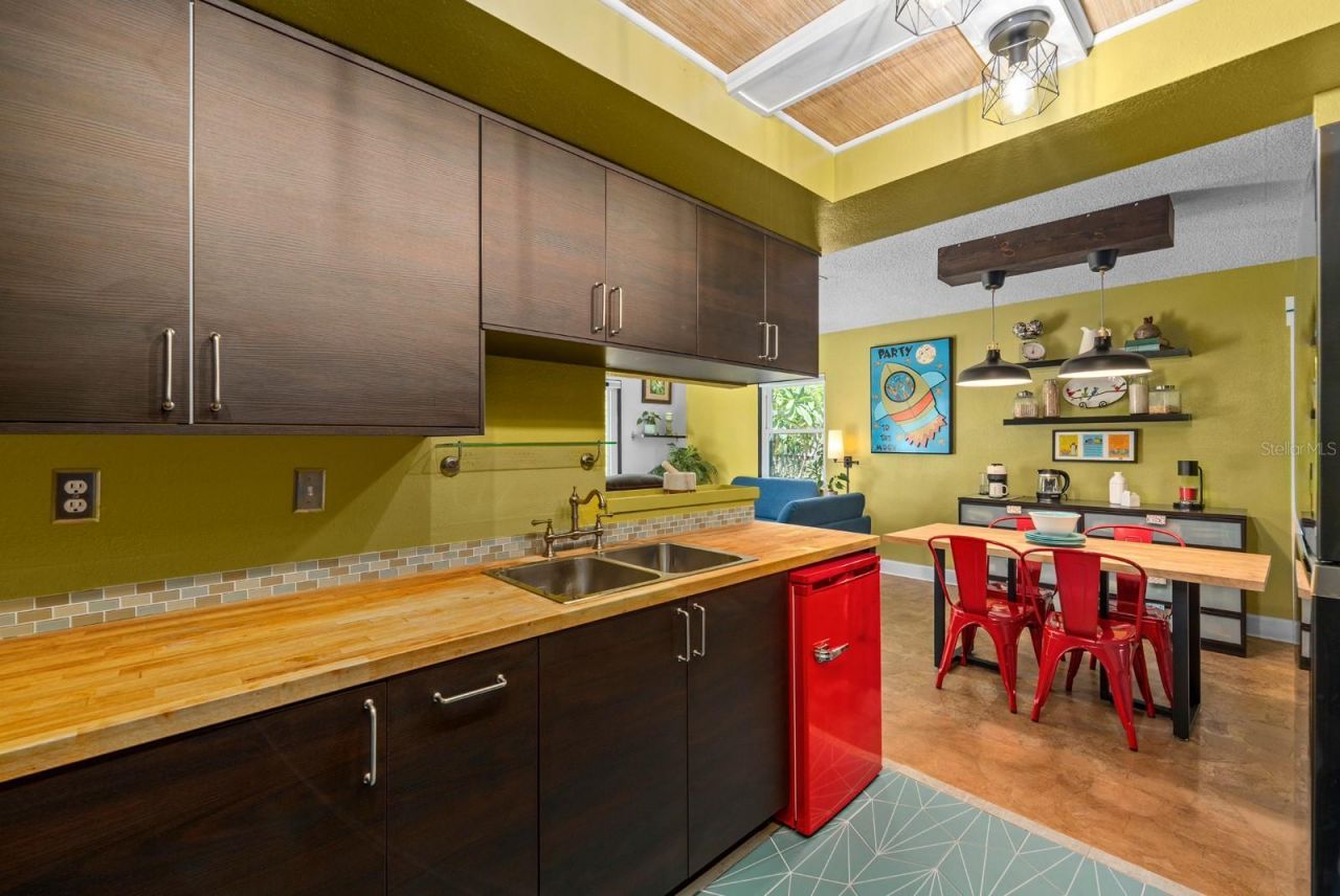 2159 Barcelona Way, Saint Petersburg, FL 33712 Photo
