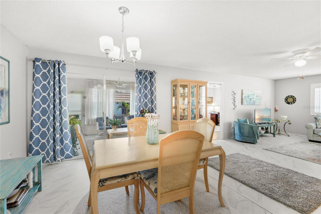 2327 Waterbluff Place, Unit V315, Sarasota, FL 34231 Photo