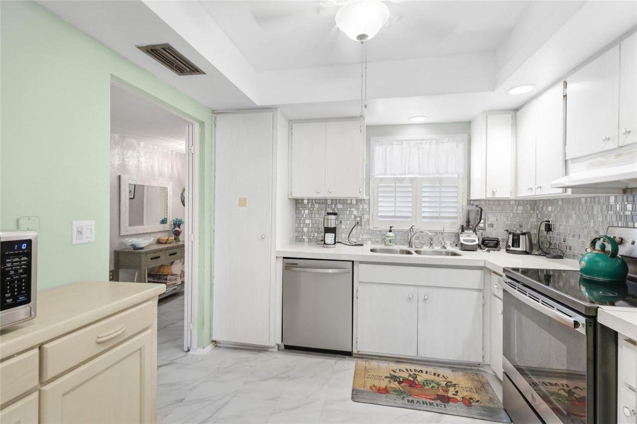 2327 Waterbluff Place, Unit V315, Sarasota, FL 34231 Photo