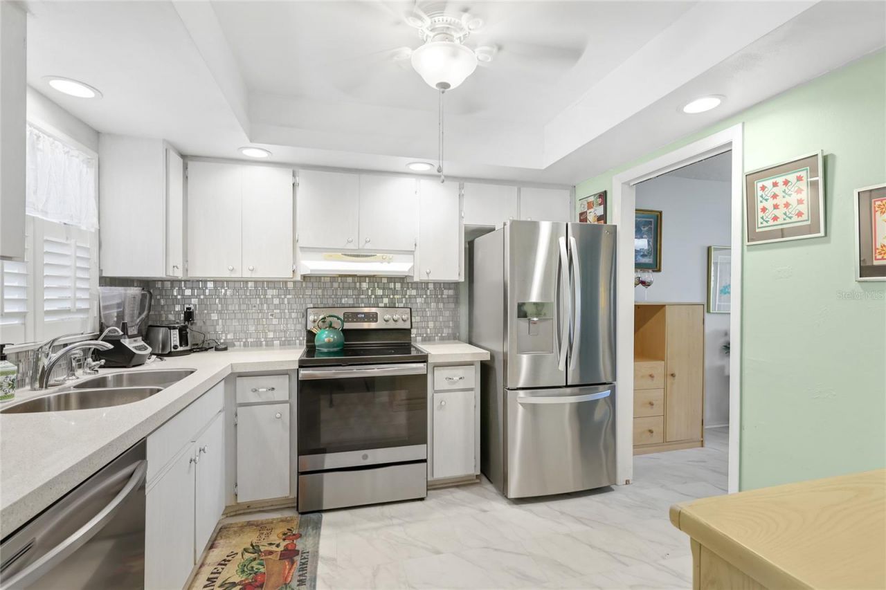 2327 Waterbluff Place, Unit V315, Sarasota, FL 34231 Photo