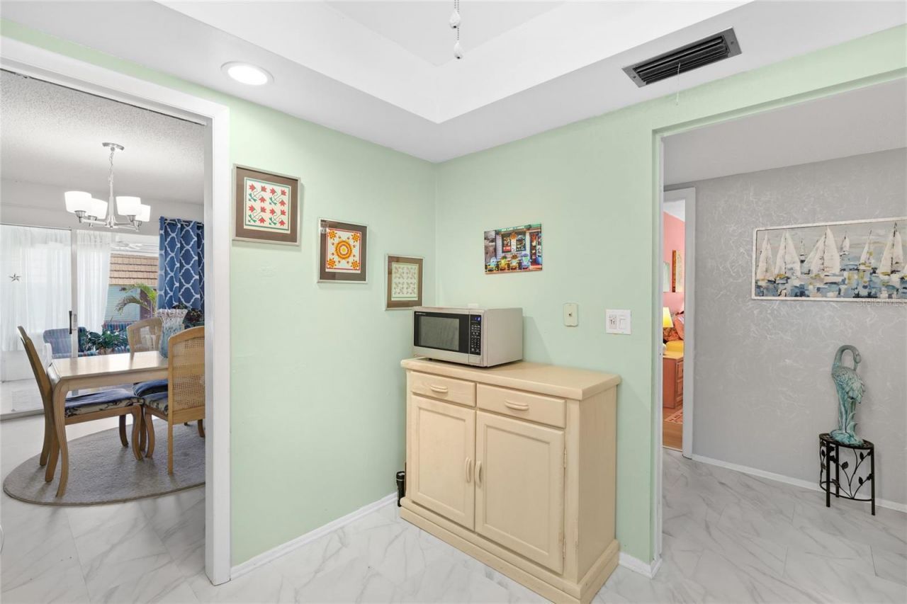 2327 Waterbluff Place, Unit V315, Sarasota, FL 34231 Photo