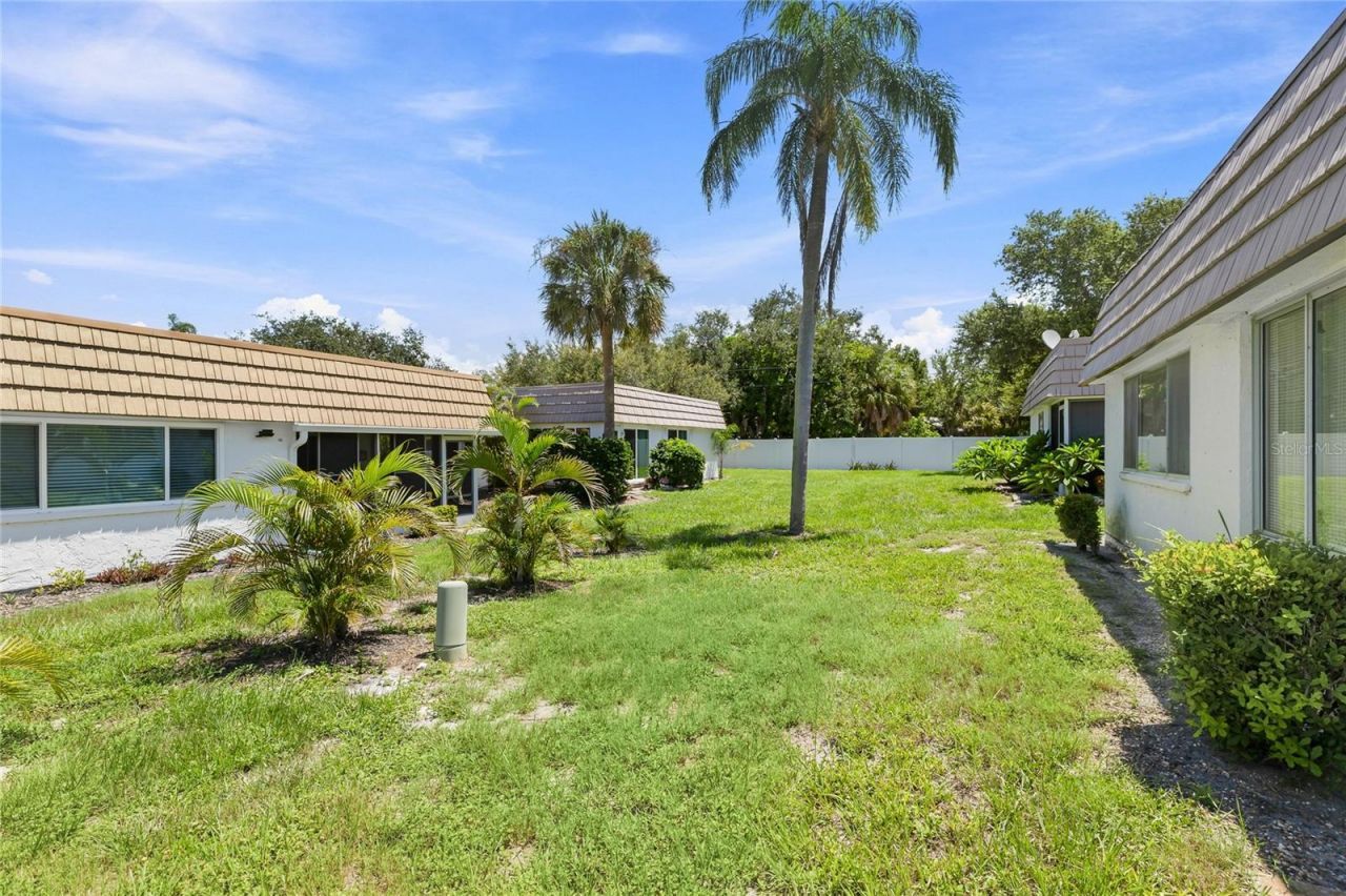 2327 Waterbluff Place, Unit V315, Sarasota, FL 34231 Photo