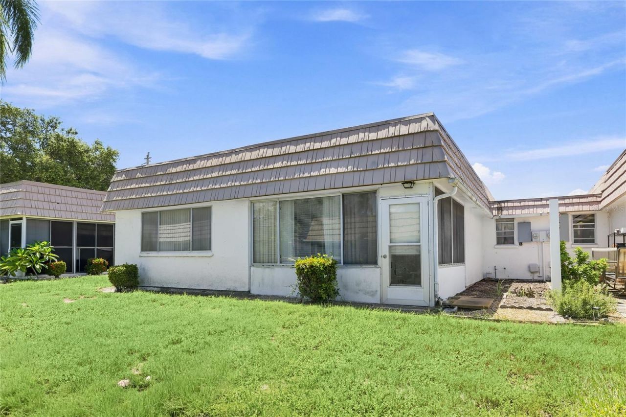 2327 Waterbluff Place, Unit V315, Sarasota, FL 34231 Photo