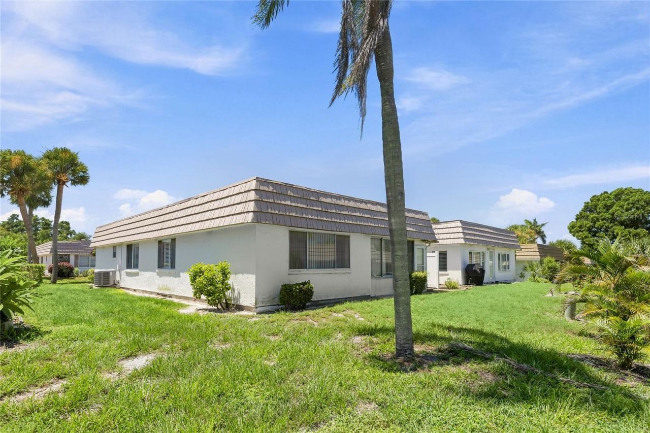 2327 Waterbluff Place, Unit V315, Sarasota, FL 34231 Photo