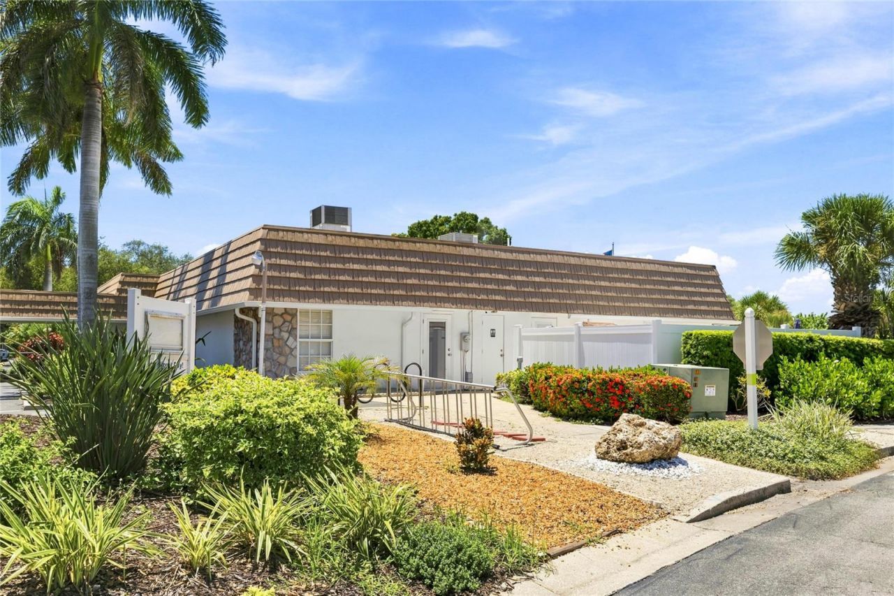 2327 Waterbluff Place, Unit V315, Sarasota, FL 34231 Photo