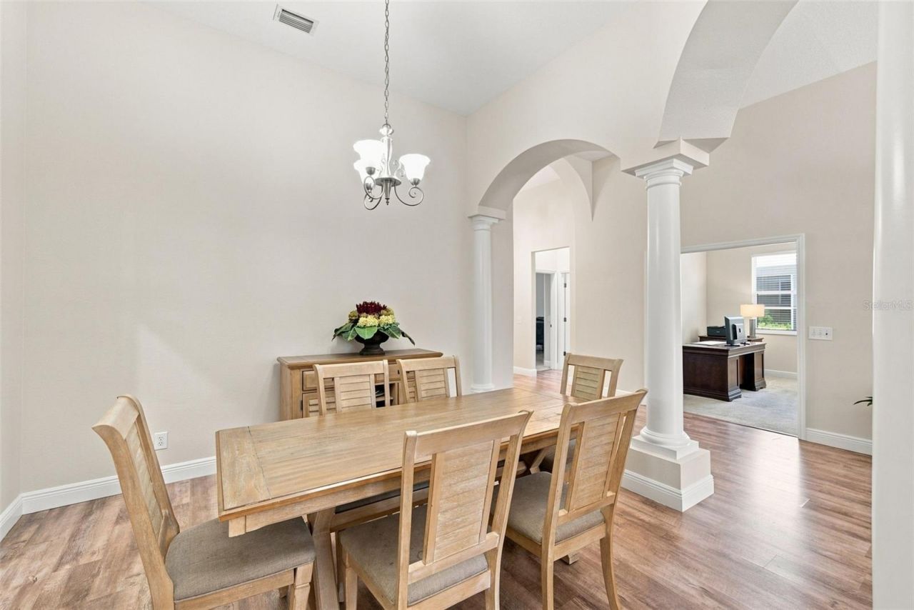 295 Londonderry Drive, Sarasota, FL 34240 Photo
