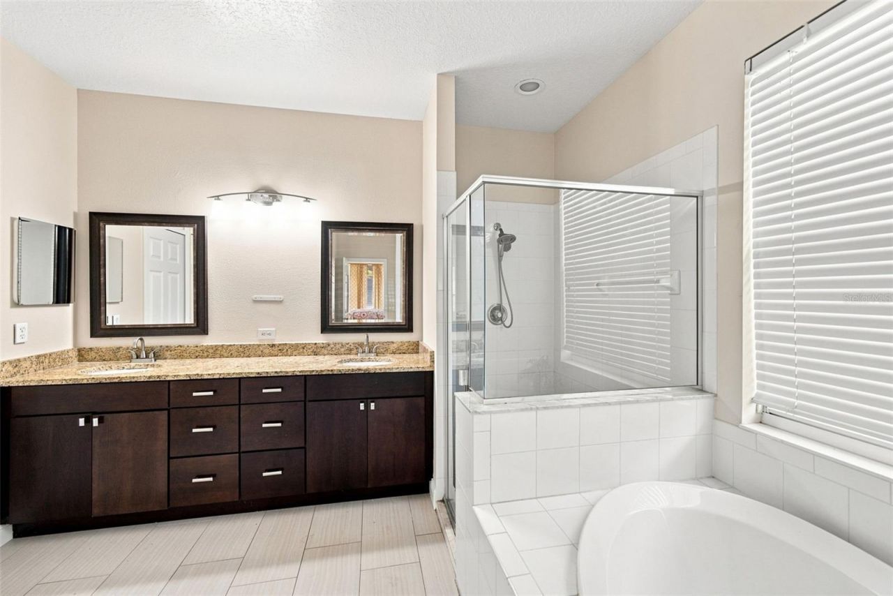 295 Londonderry Drive, Sarasota, FL 34240 Photo