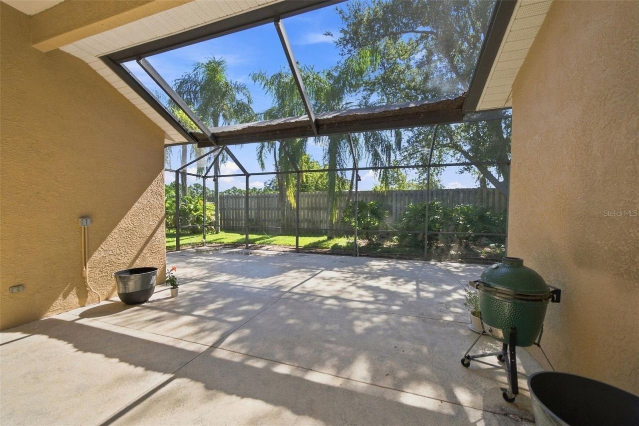 295 Londonderry Drive, Sarasota, FL 34240 Photo