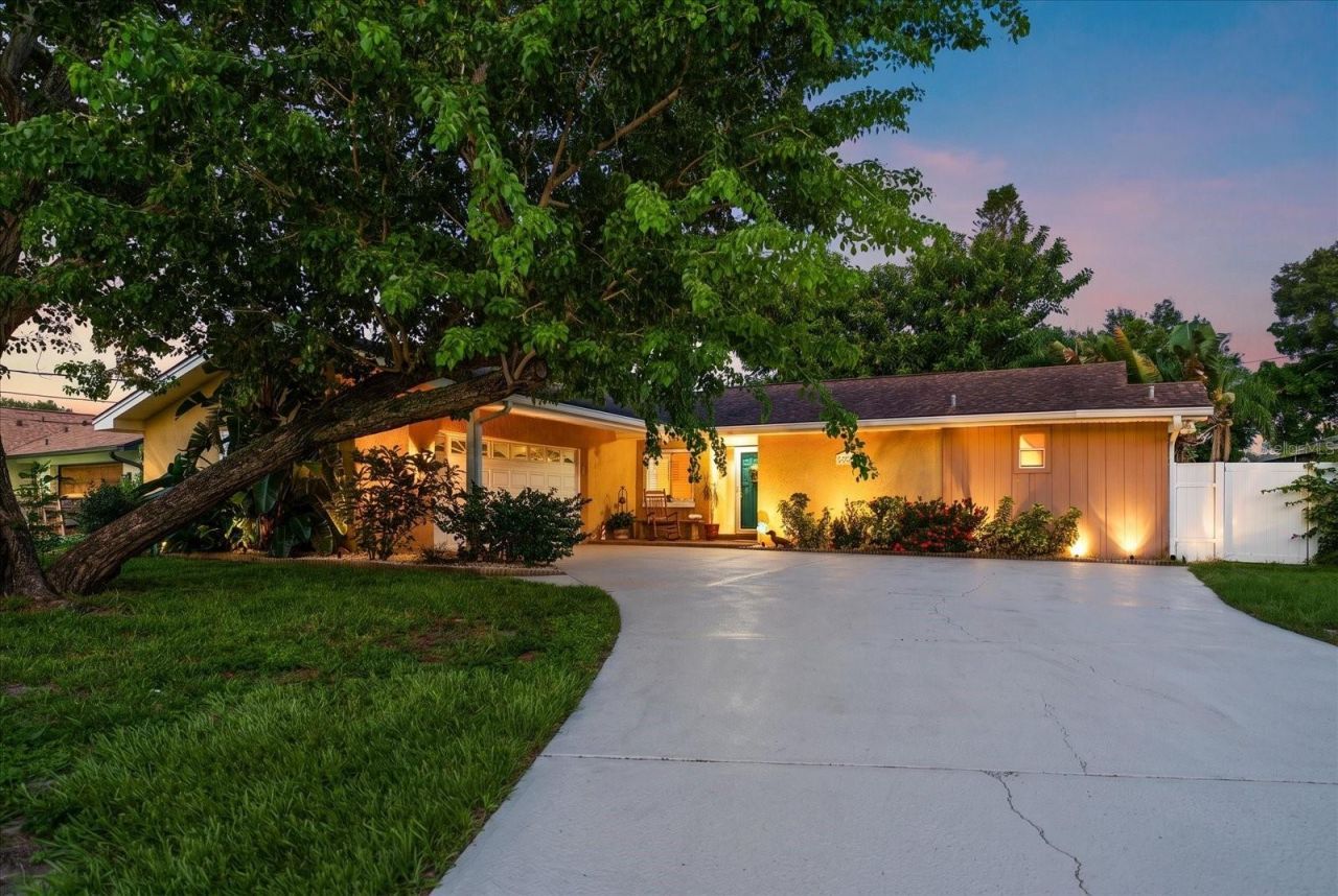 12811 Lake Drive, Largo, FL 33774 Main Photo