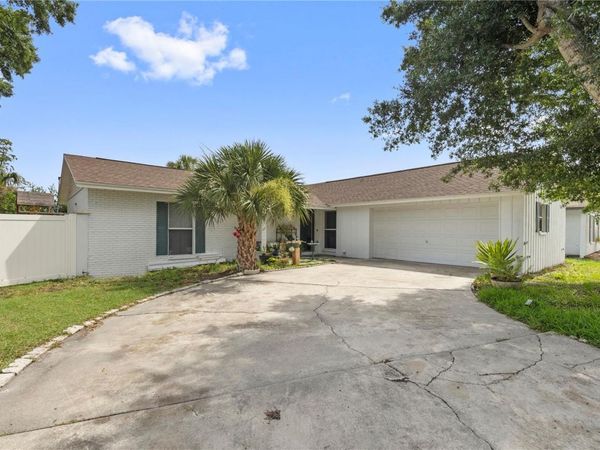 7529 ARMAND CIRCLE , TAMPA, FL 33634
