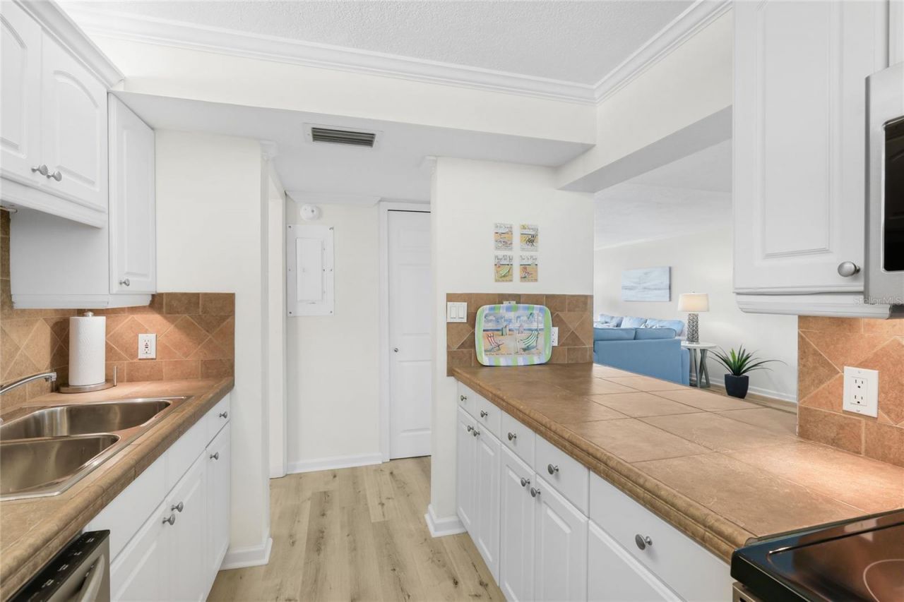 3240 Gulf Of Mexico Drive, Unit B504, Longboat Key, FL 34228 Photo