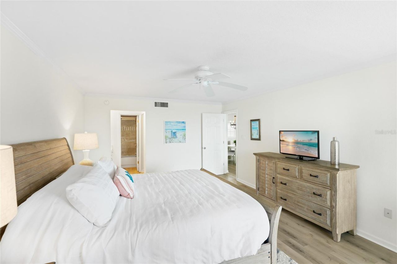 3240 Gulf Of Mexico Drive, Unit B504, Longboat Key, FL 34228 Photo