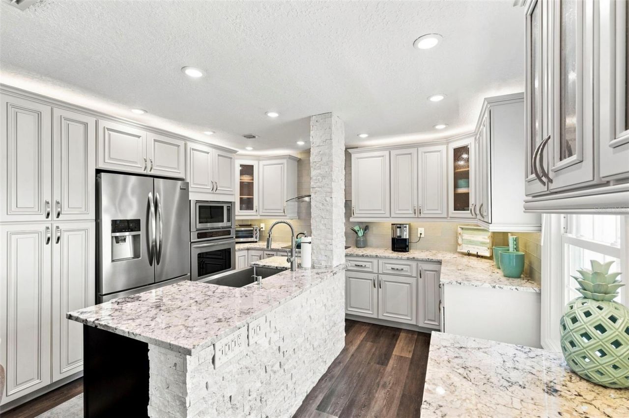 5023 Starfish Drive Se, Unit E, Saint Petersburg, FL 33705 Photo