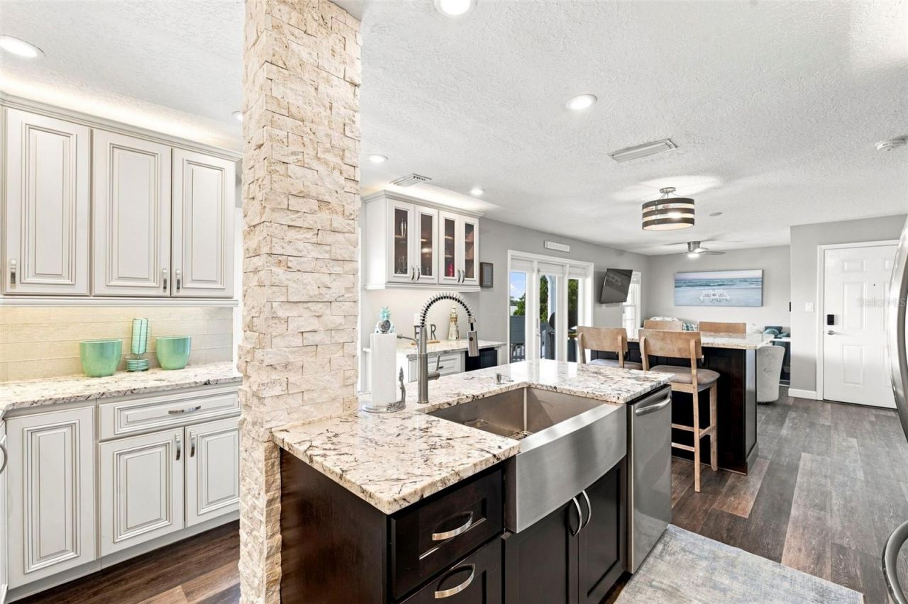 5023 Starfish Drive Se, Unit E, Saint Petersburg, FL 33705 Photo